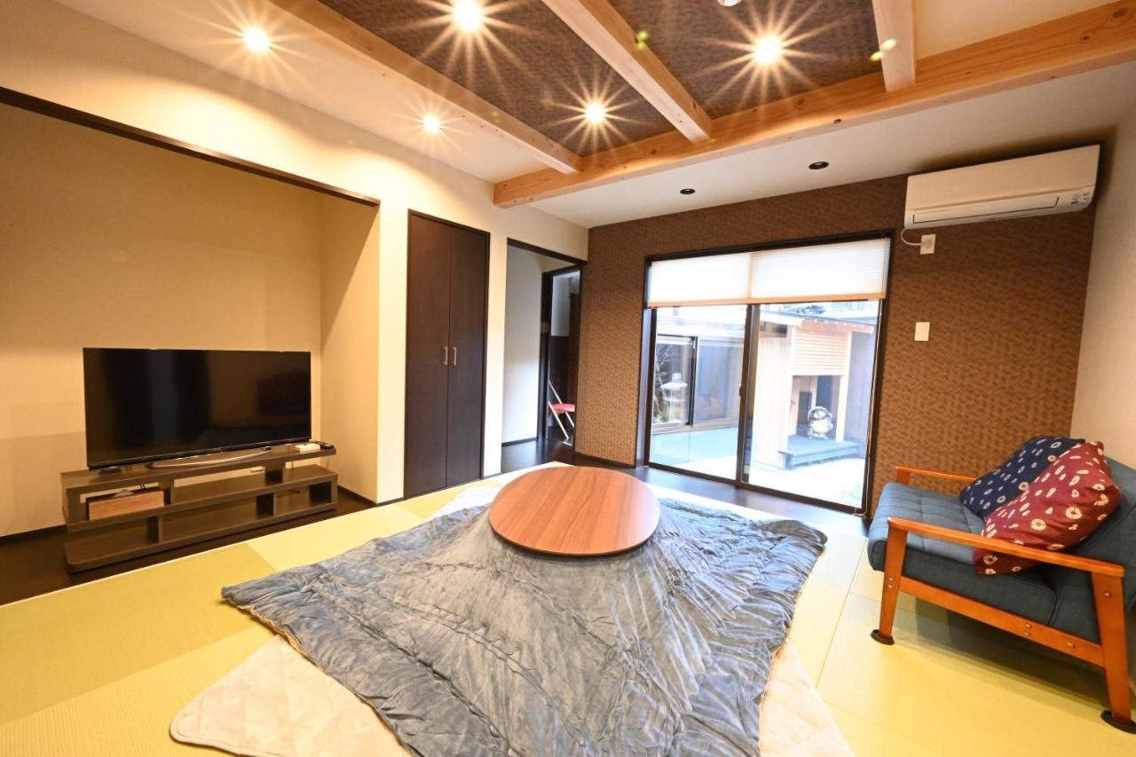 Manabi-Stay Takayama モダンな蔵ダイニングと半露天風呂付き古民家一棟貸切ホテル Екстериор снимка